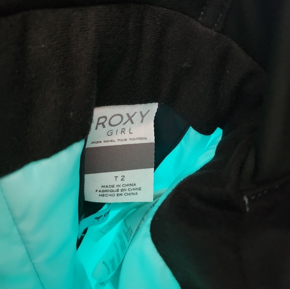 Roxy Girl T2 Ski Jacket and Lola Bib Snow Pants - Picture 6 of 12